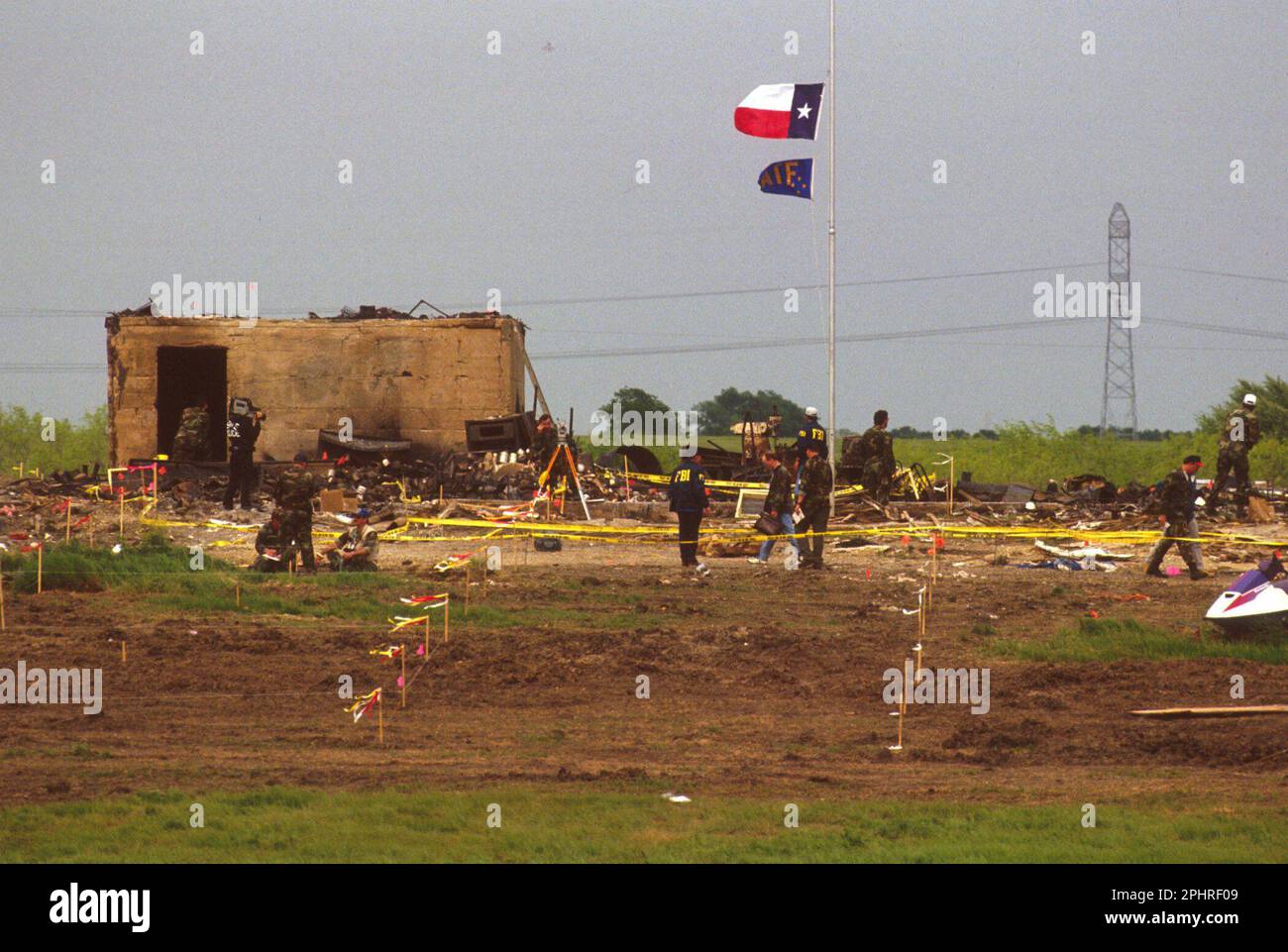 April 21, 1993, Mount Carmel, Texas, USA: Aftermath of the fire at the Branch Davidian compound in Waco, Texas on April 19, 1993 that killed over 75 people, including two dozen children. (Credit Image: © Bob Daemmrich/ZUMA Press Wire) EDITORIAL USAGE ONLY! Not for Commercial USAGE! Stock Photo