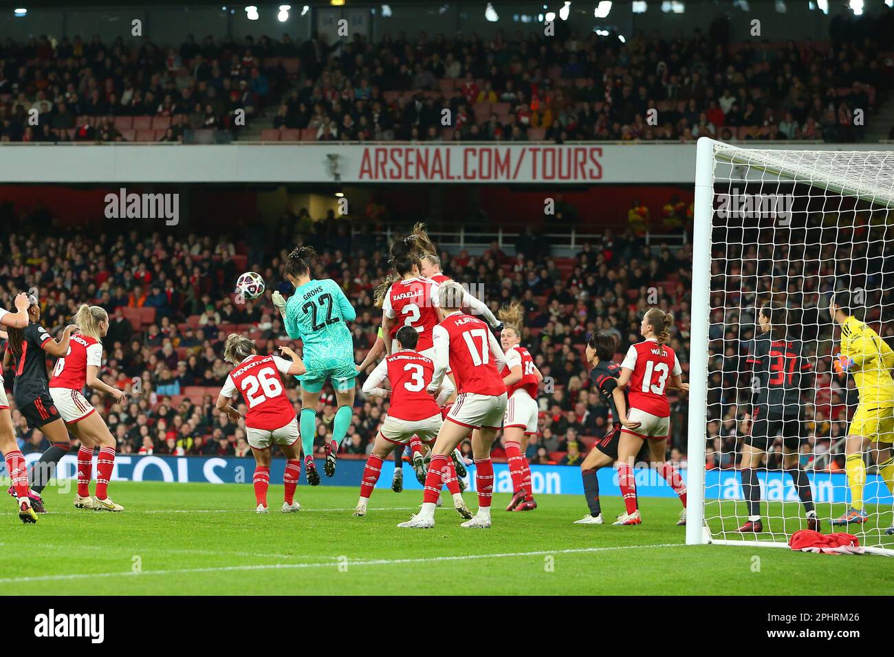 Emirates Stadium, London, UK. 29th Mar, 2023. Womens Champions League Quarter Final Football, Arsenal versus Bayern Munich; goalkeeper Maria Luisa Grohs of Bayern Munich up for an attacking corner during injury time. Credit: Action Plus Sports/Alamy Live News Stock Photo