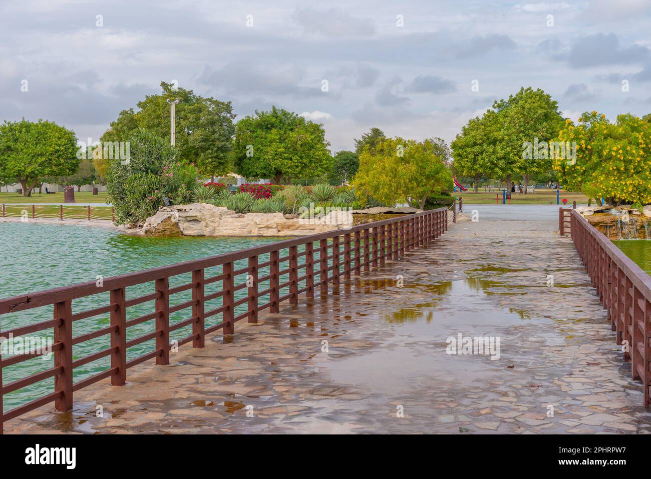 Artificial pond at the Aspire park in Doha Stock Photo - Alamy