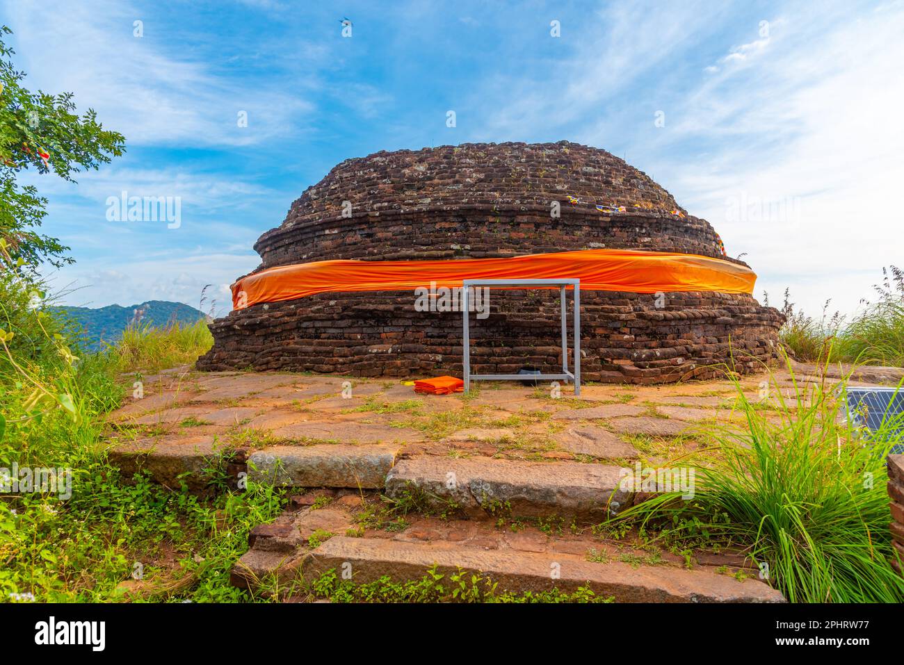 Eth Vehera Dagaba near Mihintale mountain in Sri Lanka Stock Photo - Alamy