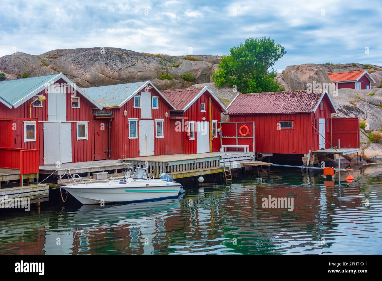 Swedish red sheds hi-res stock photography and images - Alamy