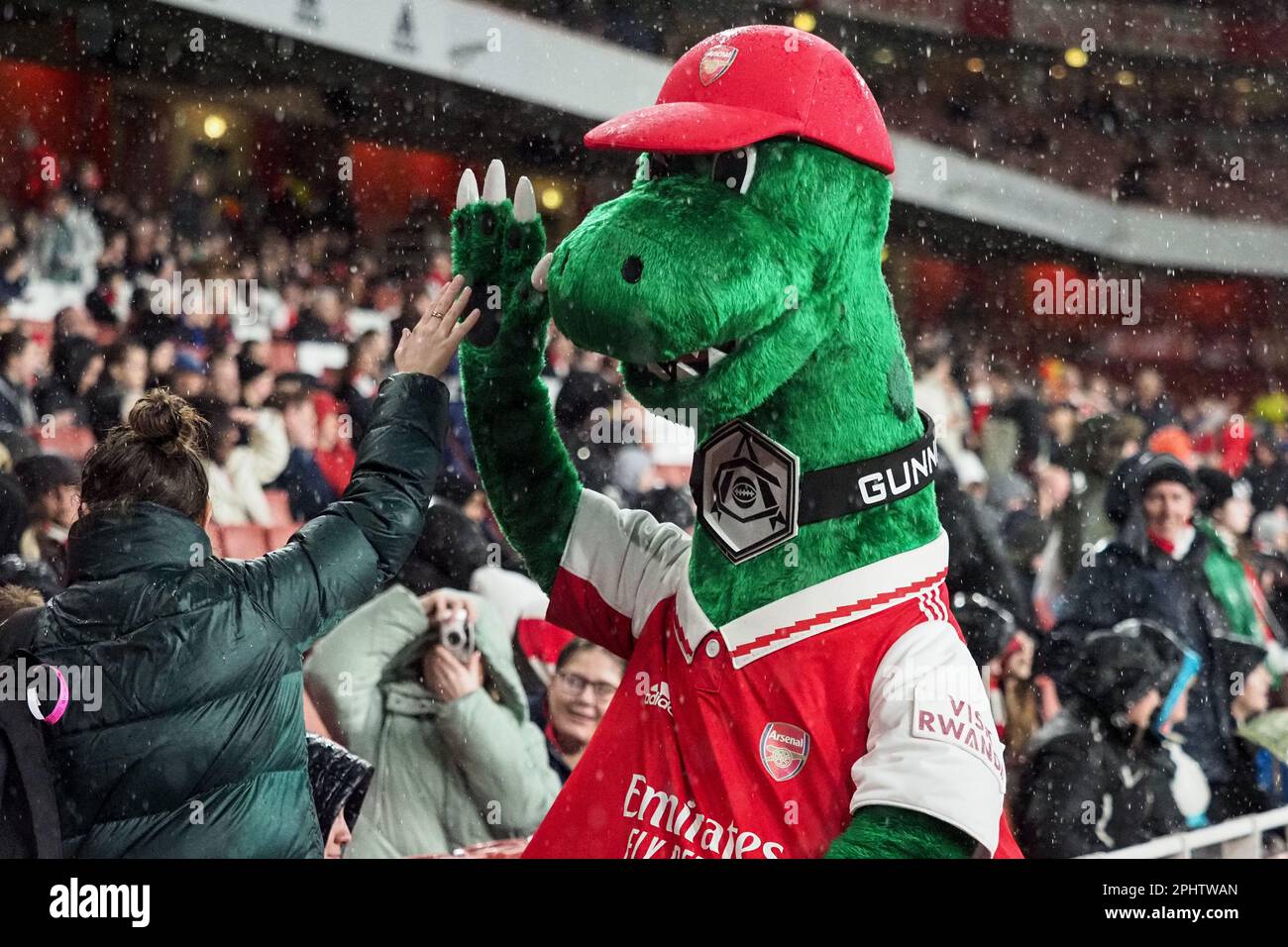 Arsenal mascot hi res stock photography and images Alamy