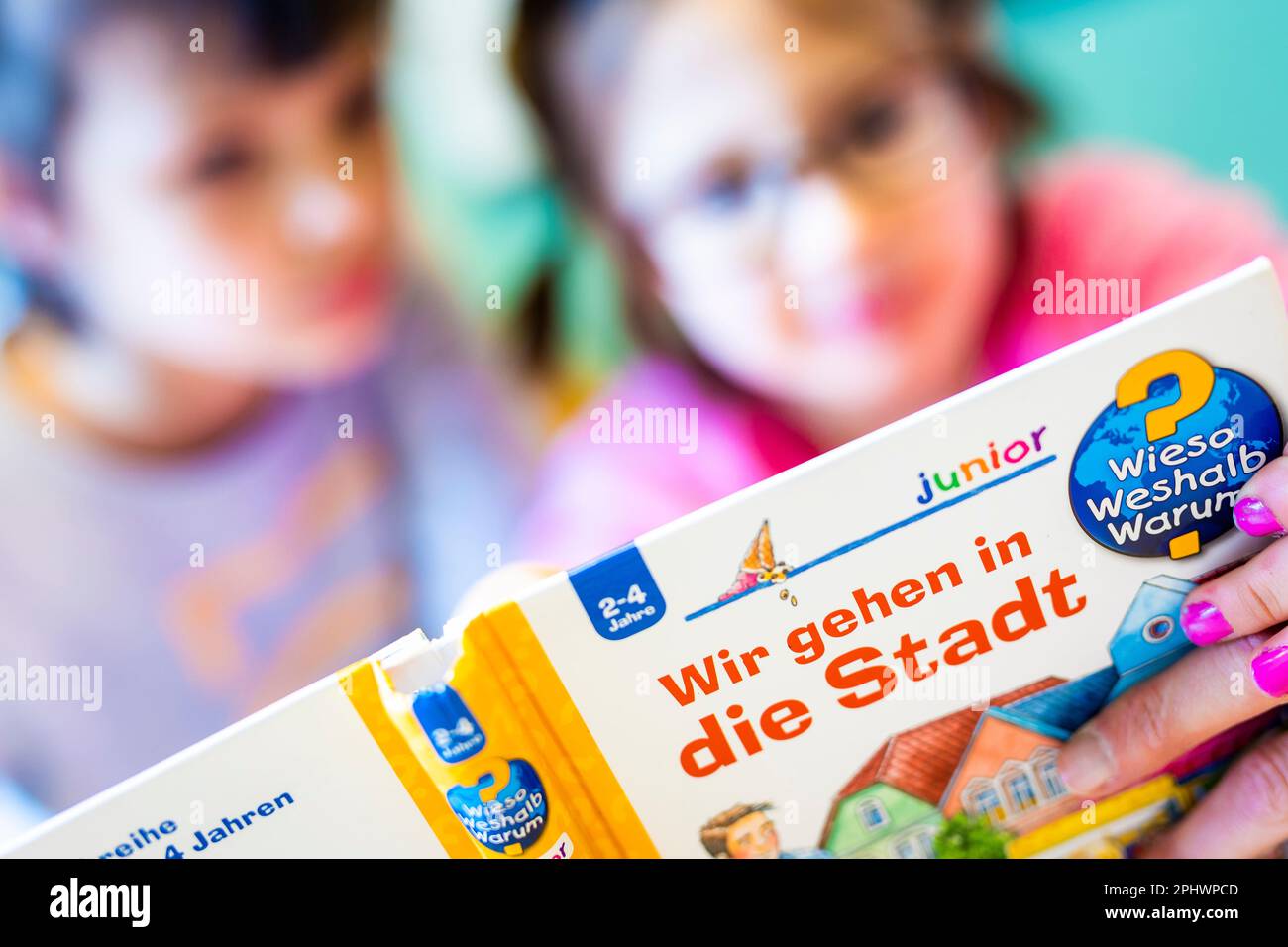 23 March 2023, Lower Saxony, Hanover: Two children take part in German lessons at the Comenius School while looking at a book. The number of Ukrainian students in Lower Saxony has recently increased again. According to the Ministry of Education in Hanover, 20,810 children and young people from Ukraine are currently being taught throughout the state (as of March 15, 2023), a good six percent more than a month earlier (to dpa 'Number of Ukrainian students up again'). Photo: Moritz Frankenberg/dpa - ATTENTION: Only for editorial use in connection with current reporting on the context mentioned i Stock Photo
