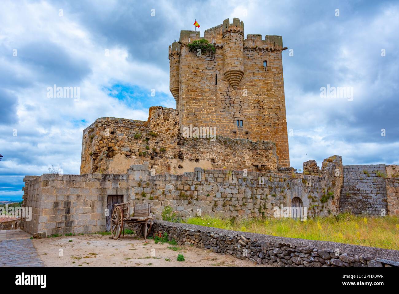 View of the San Felices de los Gallegos castle in Spain Stock Photo - Alamy
