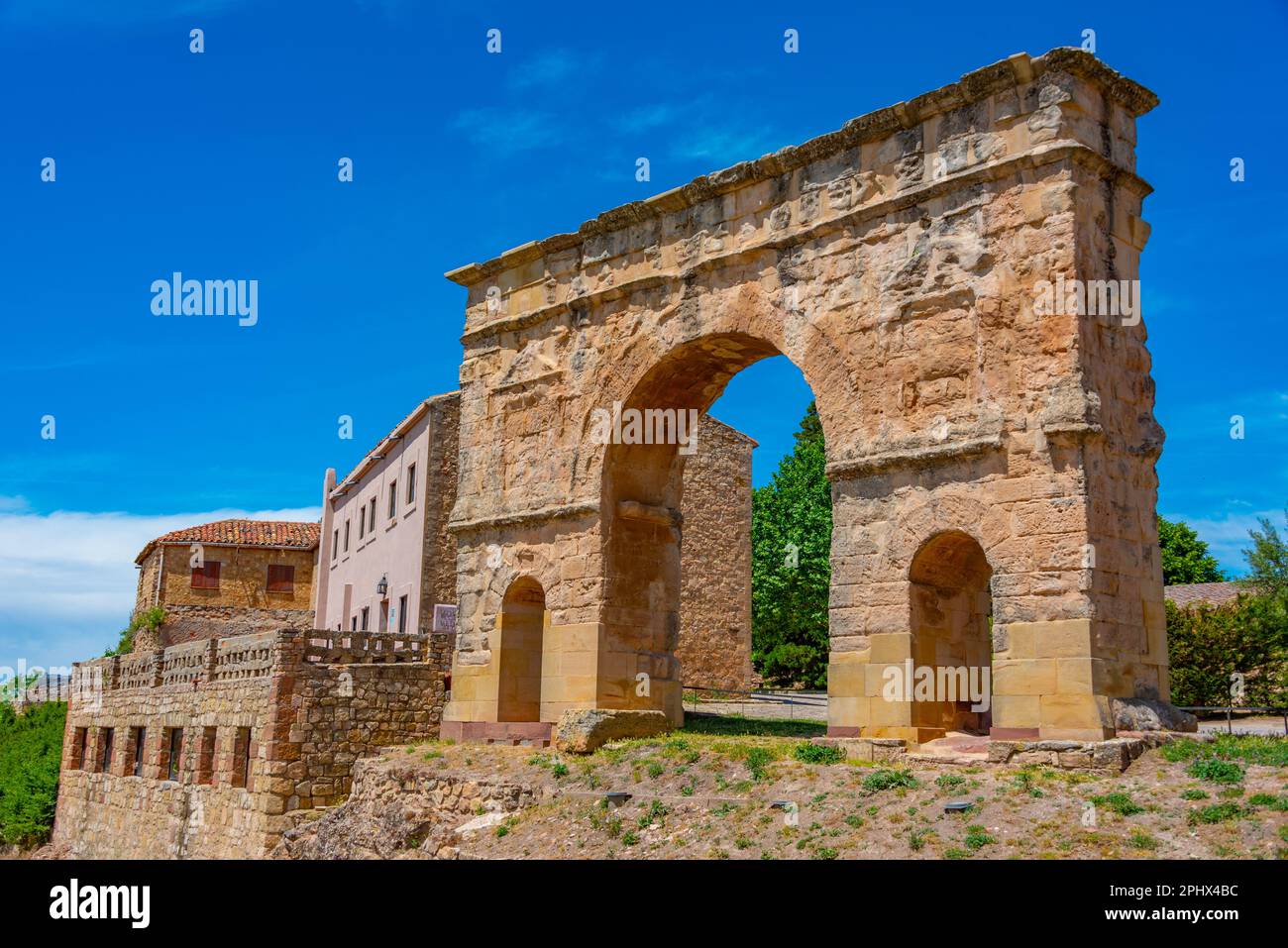 Roman arch in Spanish town Medinaceli Stock Photo - Alamy