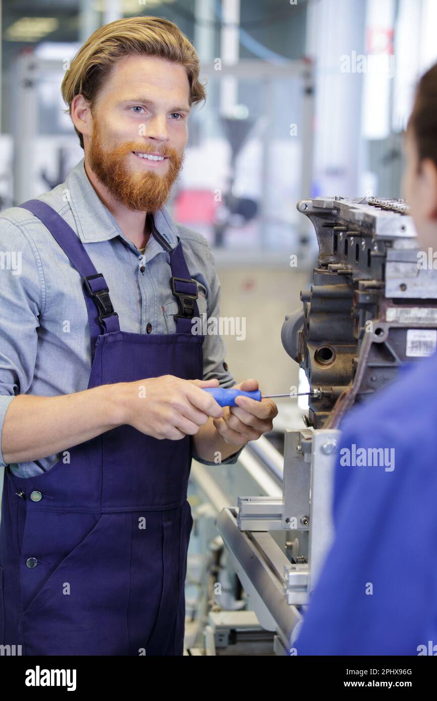 Apprentice motor mechanics hi-res stock photography and images - Alamy