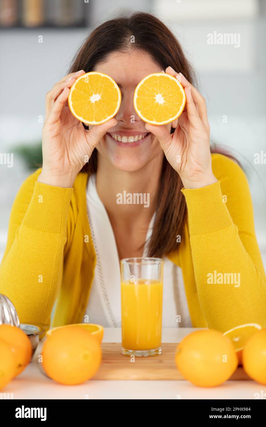 Hand holding two oranges hi-res stock photography and images - Alamy