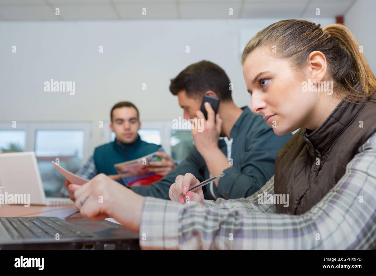 warehouse managers using laptop in warehouse Stock Photo