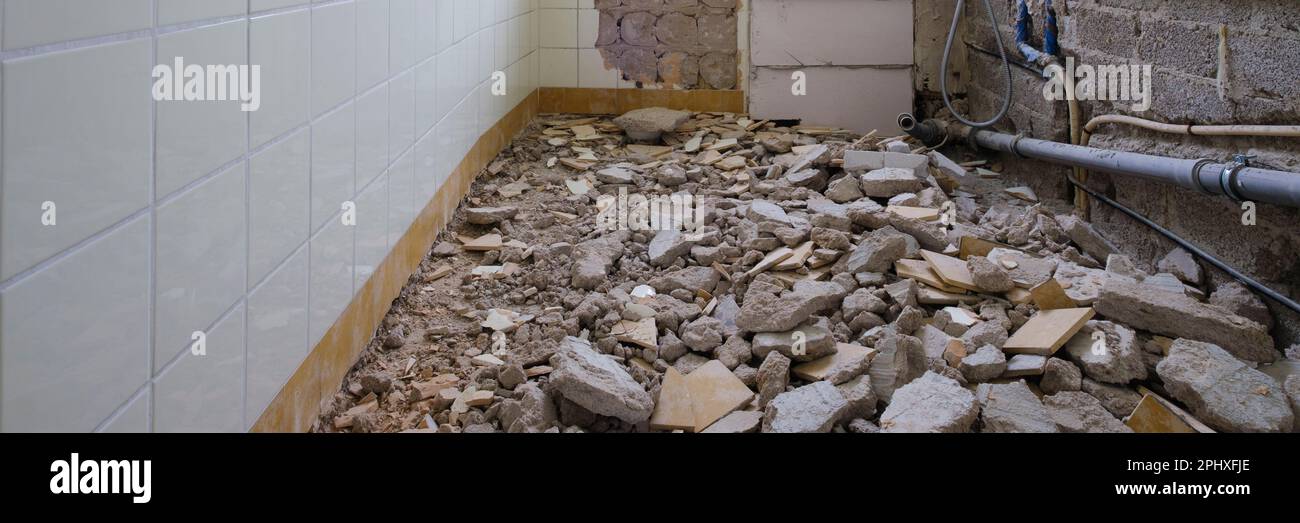 Construction waste at the bathroom Stock Photo - Alamy