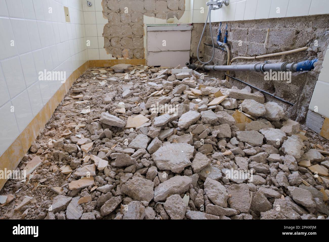 Construction waste at the bathroom Stock Photo Alamy
