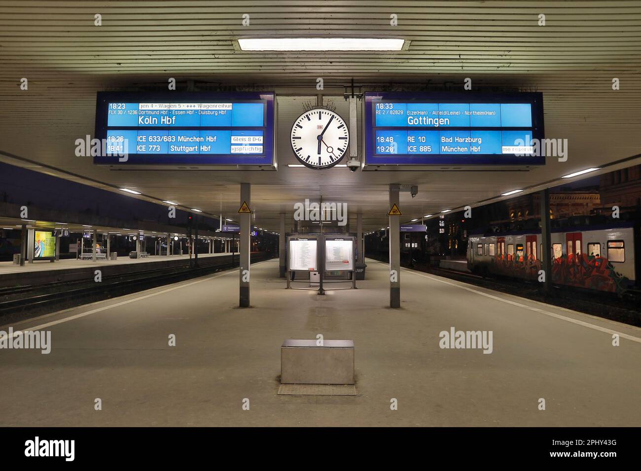 empty platform at main station in the evening, Germany, Lower Saxony, Hanover Stock Photo