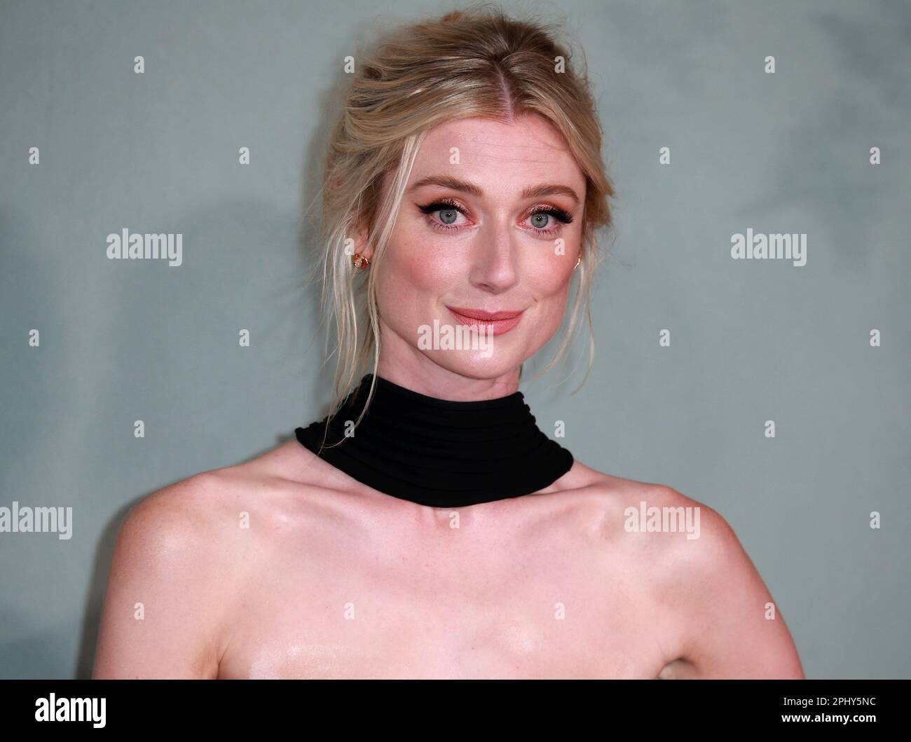 Elizabeth Debicki attends "The Crown" Season 5 World Premiere at