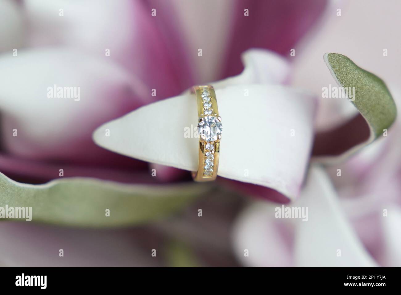 luxury gold wedding rings Stock Photo Alamy
