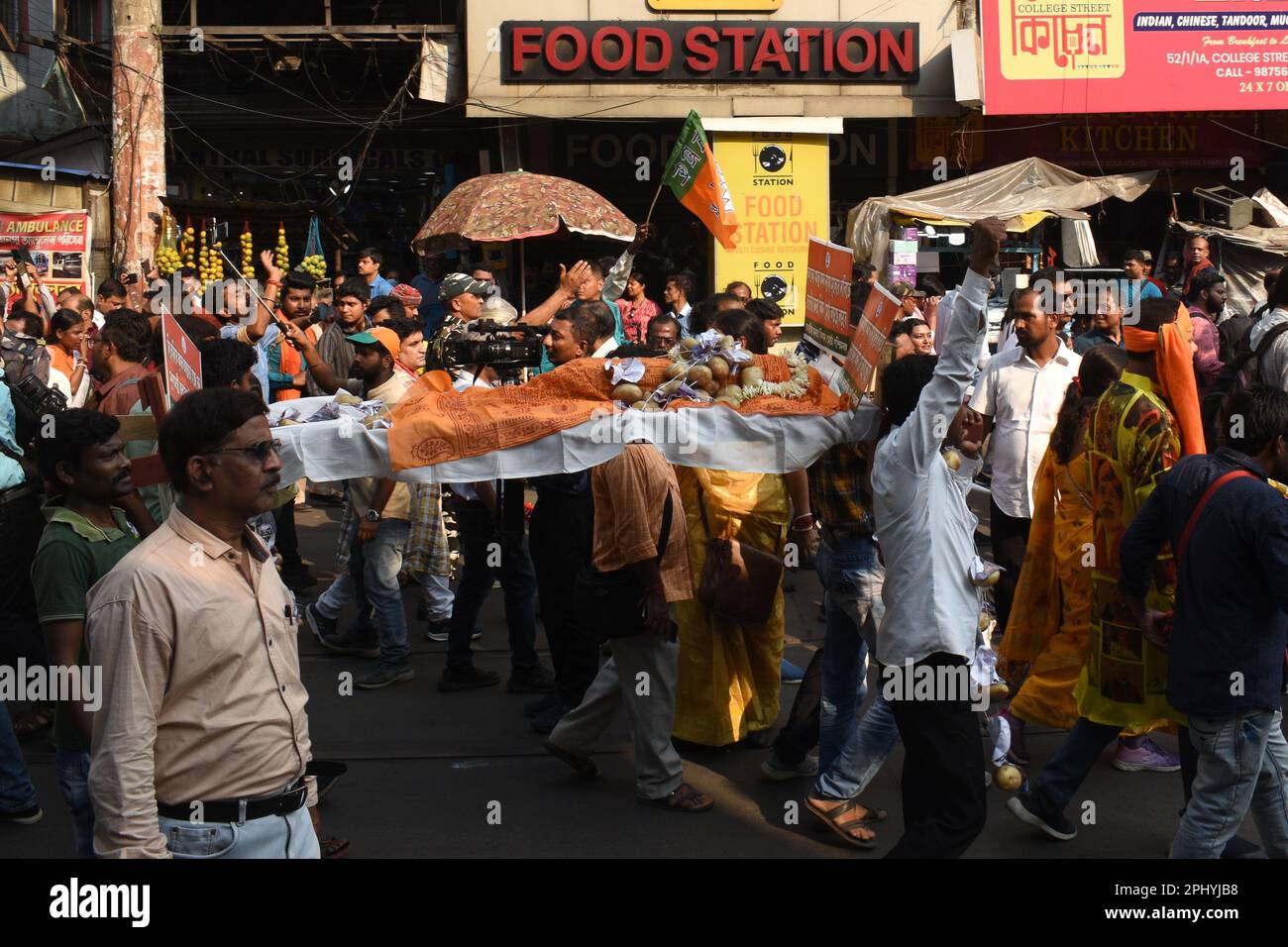 Kolkata, W.B, India. 29th Mar, 2023. Activists of India's ruling party Bharatiya Janata Party (BJP) protested in Kolkata to demonstrate against farmer suicides across the state, demanding higher remunerative prices for potatoes and other crops and against the black market of Fertilisers. (Credit Image: © Sayantan Chakraborty/Pacific Press via ZUMA Press Wire) EDITORIAL USAGE ONLY! Not for Commercial USAGE! Stock Photo