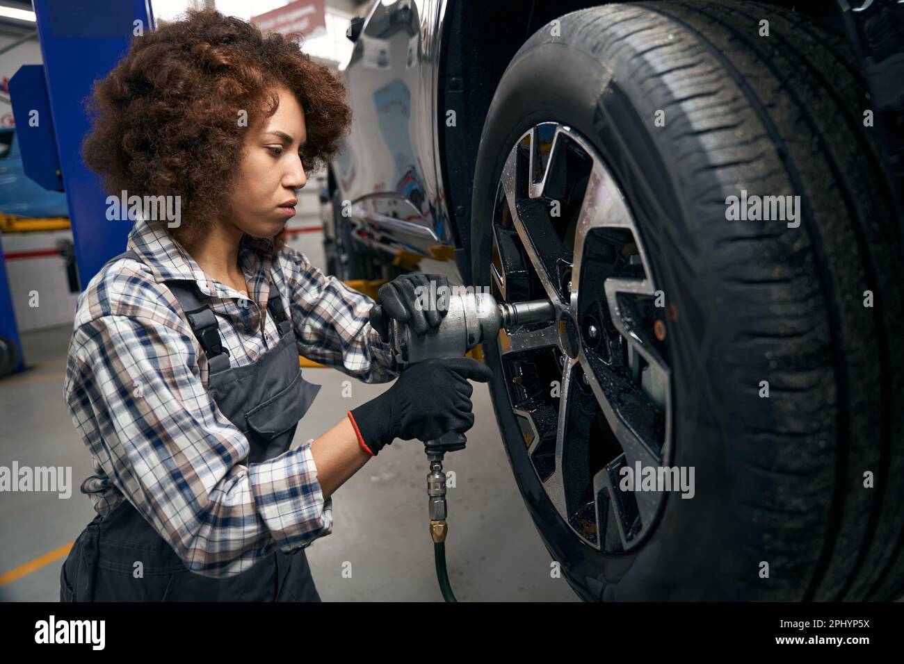 Woman mechanic uses pneumatic hi-res stock photography and images - Alamy
