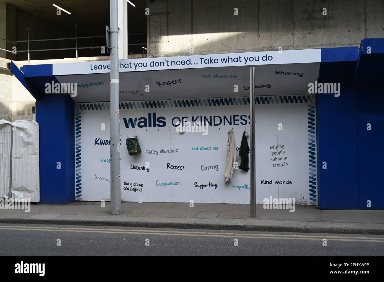 The Kindness of Strangers. Hawkins Street. Dublin. March 2023 Stock