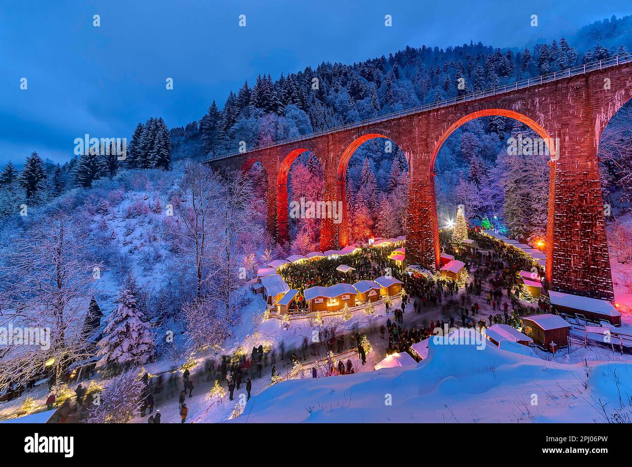 Christmas market in the Ravenna in the snowy Black Forest, the