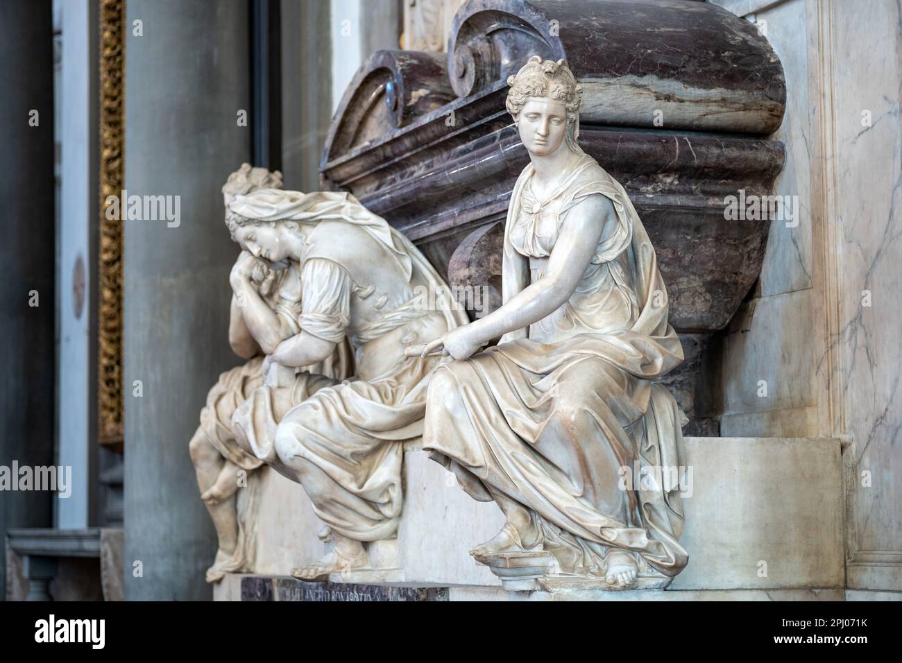 Tomb of Michelangelo designed by Giorgio Vasari in Santa Croce, Florence Stock Photo