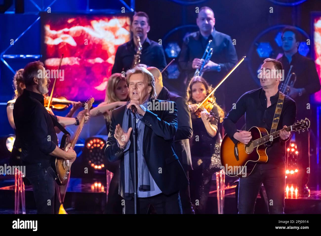 Singer Howard Carpendale with band performing on stage. 50 years of ZDF Hitparade, anniversary show of the TV classic with hit songs and hit parade Stock Photo