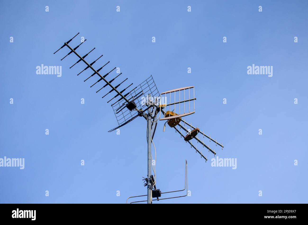 Analog television antenna hires stock photography and images Alamy