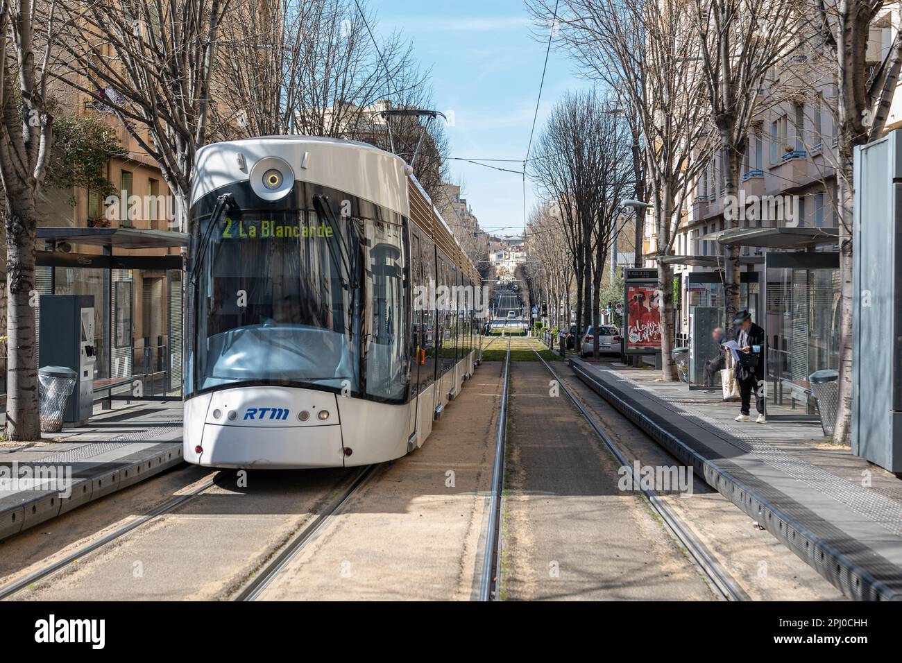 Le tramway de Marseille est un symbole emblématique de la ville phocéenne, offrant aux habitants et aux visiteurs un moyen agréable de déplacement. Stock Photo