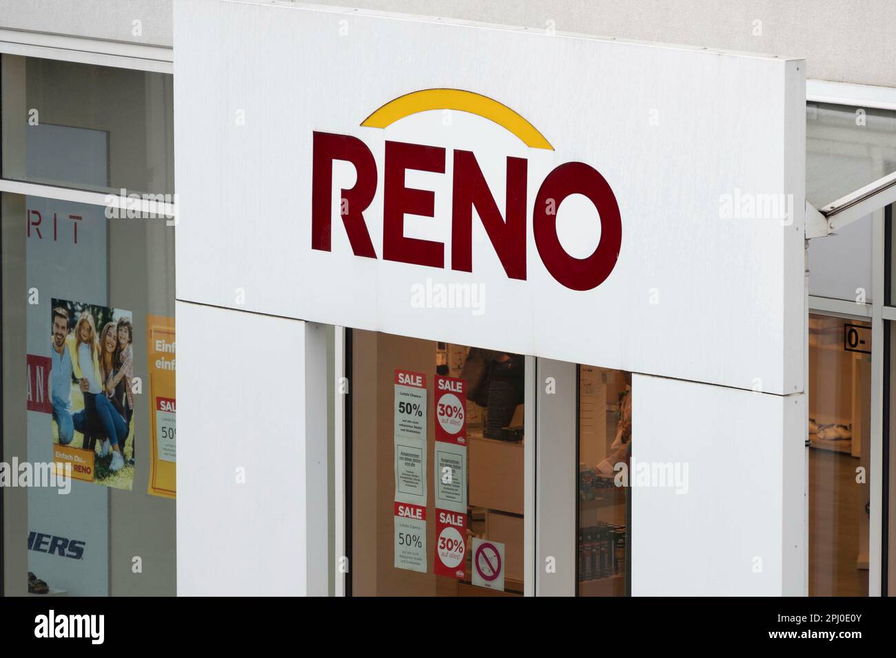 versus the company RENO from Osnabrueck, insolvency proceedings were opened  at the District Court of Hameln, the parent company Reno Schuhcentrum GmbH  and the subsidiary Reno Schuh GmbH are affected, feature, marginal