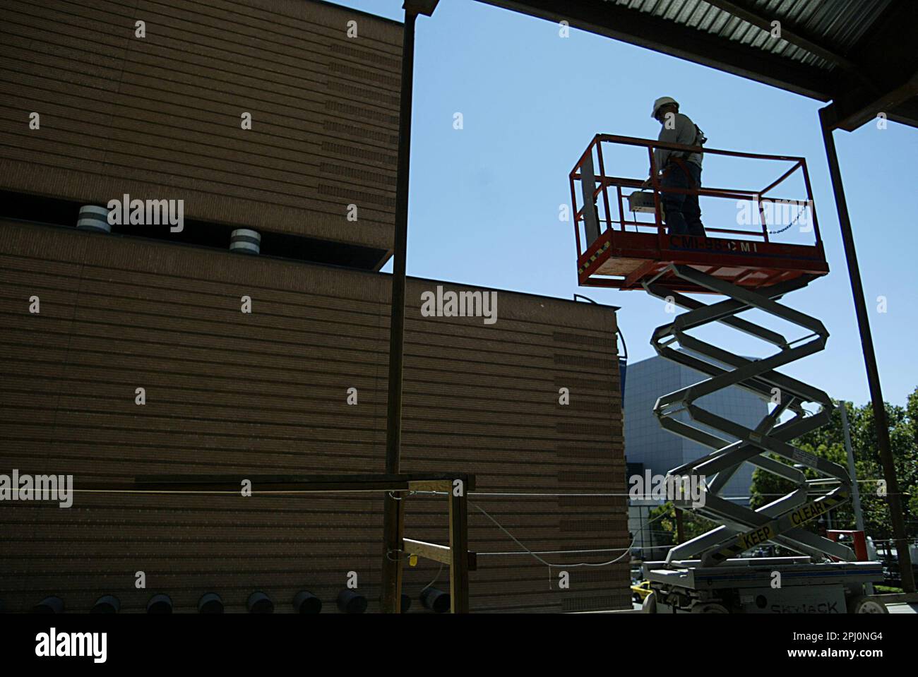 stregis130 ls.jpg Ruben Romero of Van Mulder Sheet Metal works on the