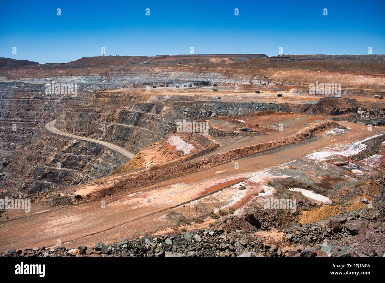 The Super Pit or Fimiston Open Pit, the largest open pit gold mine of Australia, in Kalgoorlie