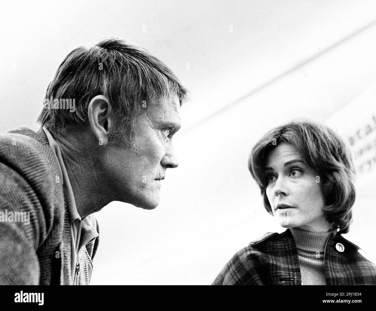 Chuck Connors, Diane Baker, on-set of the TV Series, 'Police Story', Pilot Episode, 'Slow Boy', NBC, March 20, 1973 Stock Photo