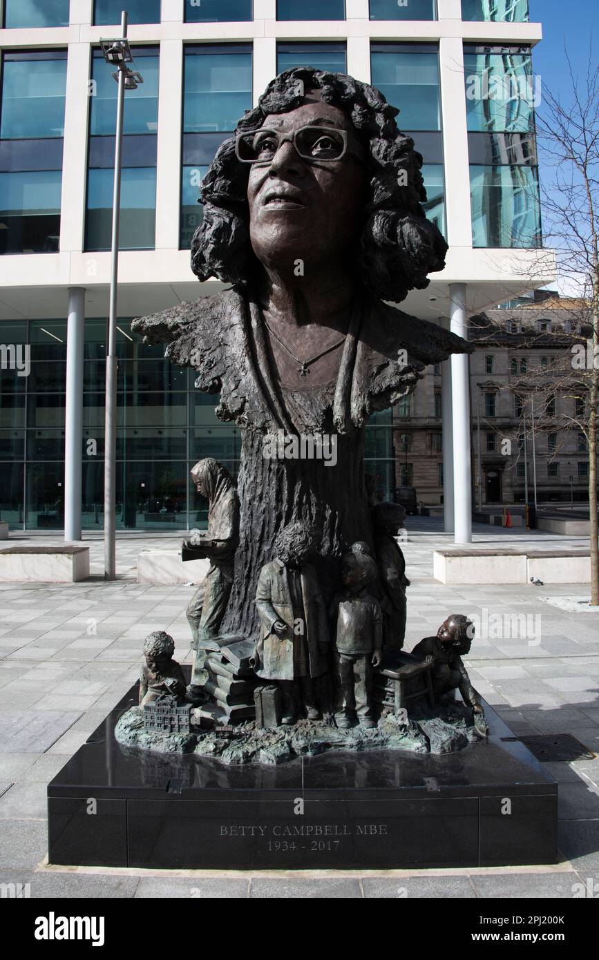Bronze statue of Betty Campbell, Central Square, Cardiff Stock Photo