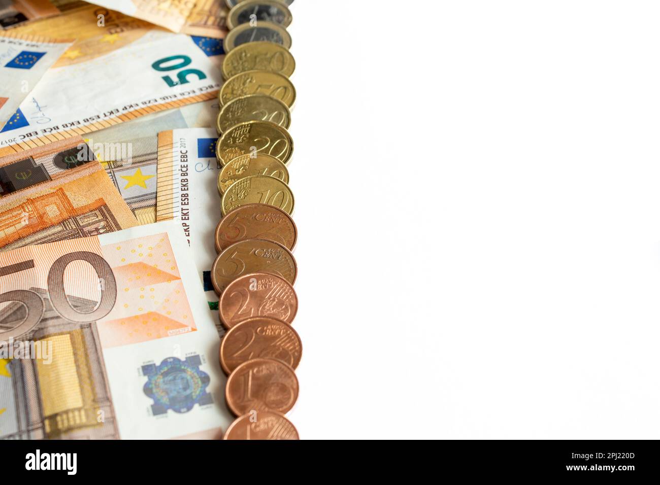 billetes de cincuenta euros y monedas de euro Stock Photo