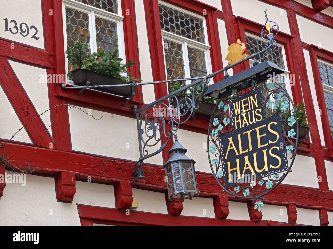 Wein Haus Altes Haus - 1392, Bacharach (Bacharach am Rhein),  Mainz-Bingen district, Germany Stock Photo