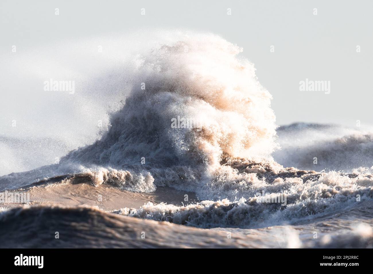 Extreme weather conditions on Lake Erie produce large and powerful