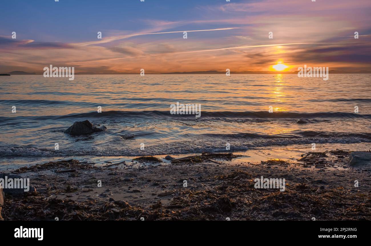 Sunrise over the sea and beautiful cloudscape. Colorful ocean beach ...