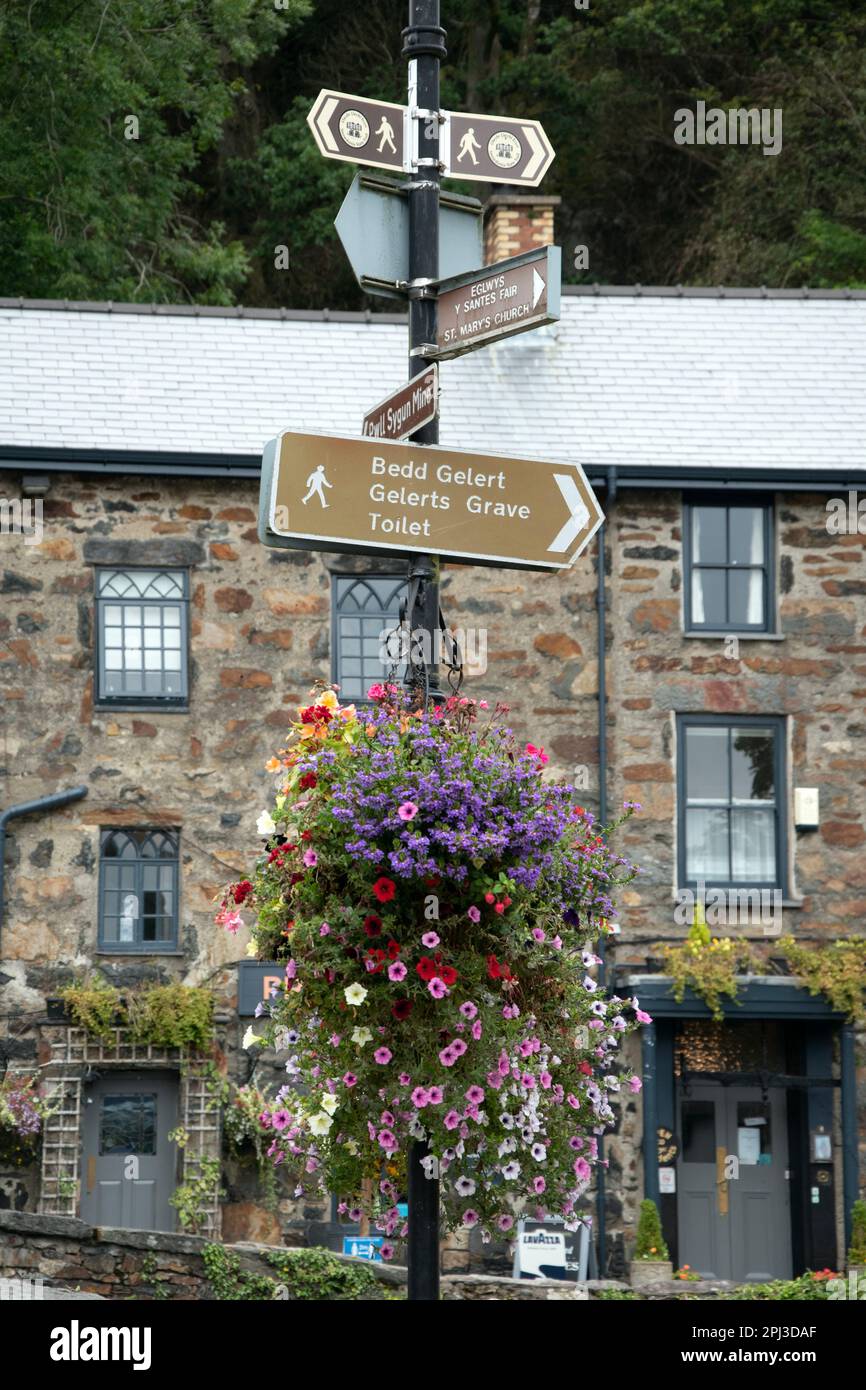 Welsh Signpost Signpost in Beddgelert village Wales, UK Stock Photo - Alamy