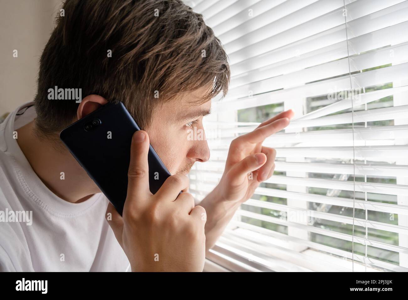 Hand Phone Call Suspicious hand phone call hi-res stock photography and images - Alamy