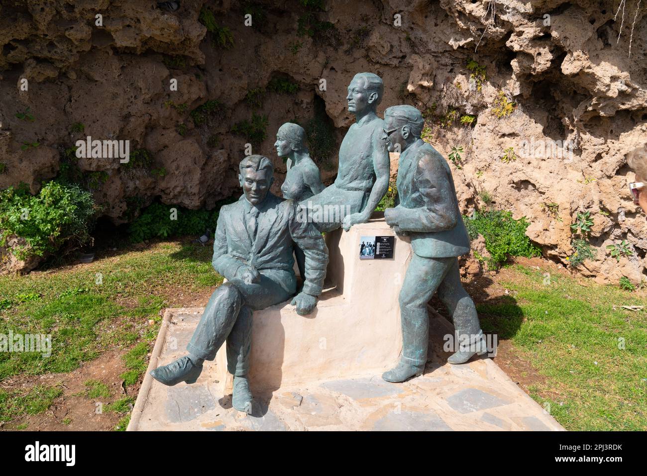 statue-on-promenade-between-carihuela-and-torremolinos-salvador-dali