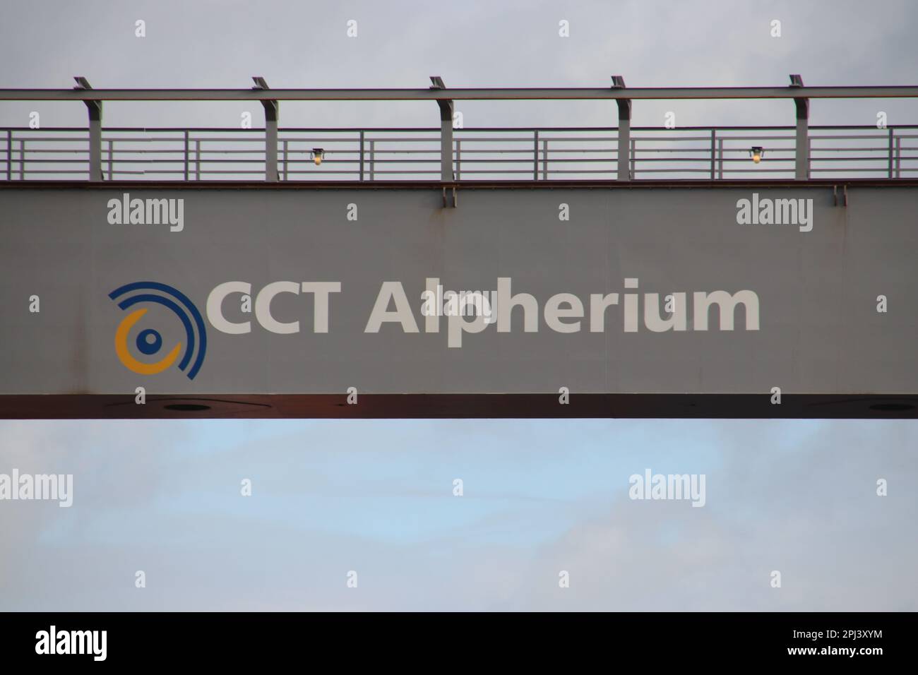 Container terminal Alpherium aan de Gouwe in Alphen aan den Rijn is ...