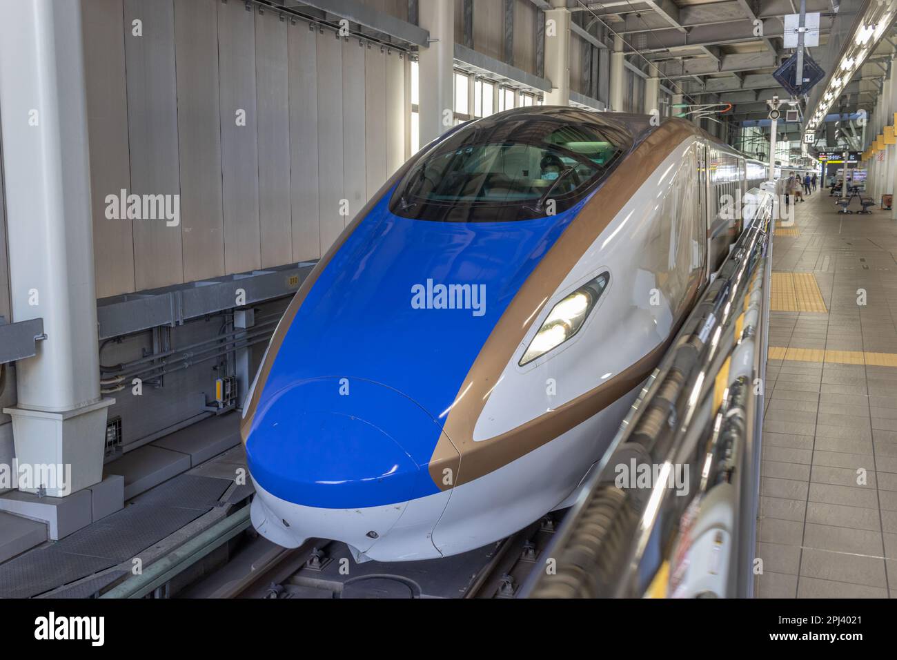 Shinkansen bound for Tokyo at Kanazawa Station, Japan Stock Photo Alamy
