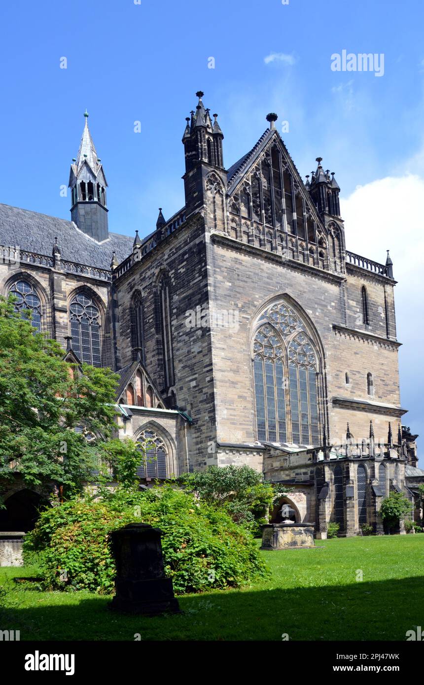 First romanesque architecture hi-res stock photography and images - Alamy