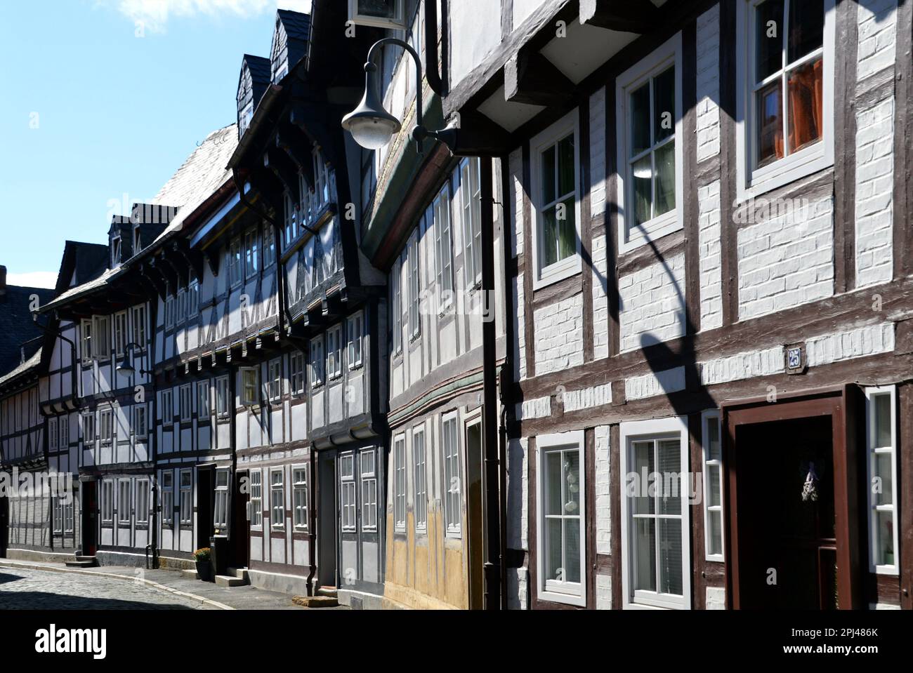 Germany, Lower Saxony, Goslar:  terrace of timber-framed houses in the Kettenstrasse. Stock Photo