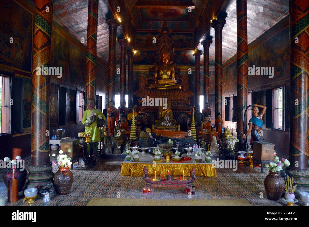 Cambodia, Phnom Penh:  Wat Phnom, founded in 1373, according to legend to house four statues of Buddha rescued from the Mekong River by Madame Penh. Stock Photo