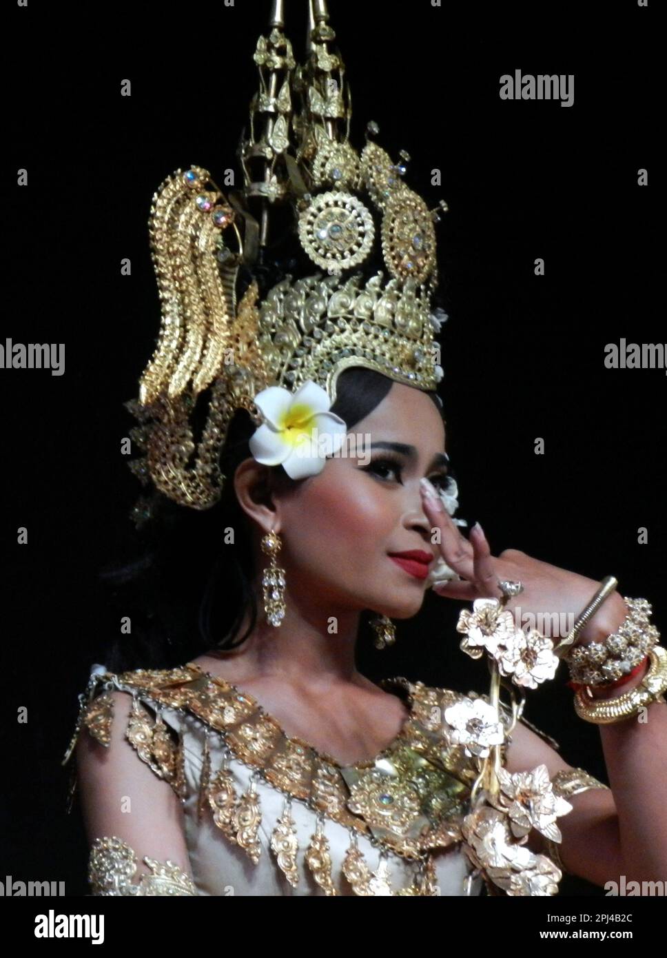 Khmer Classical Dances Hi Res Stock Photography And Images Alamy