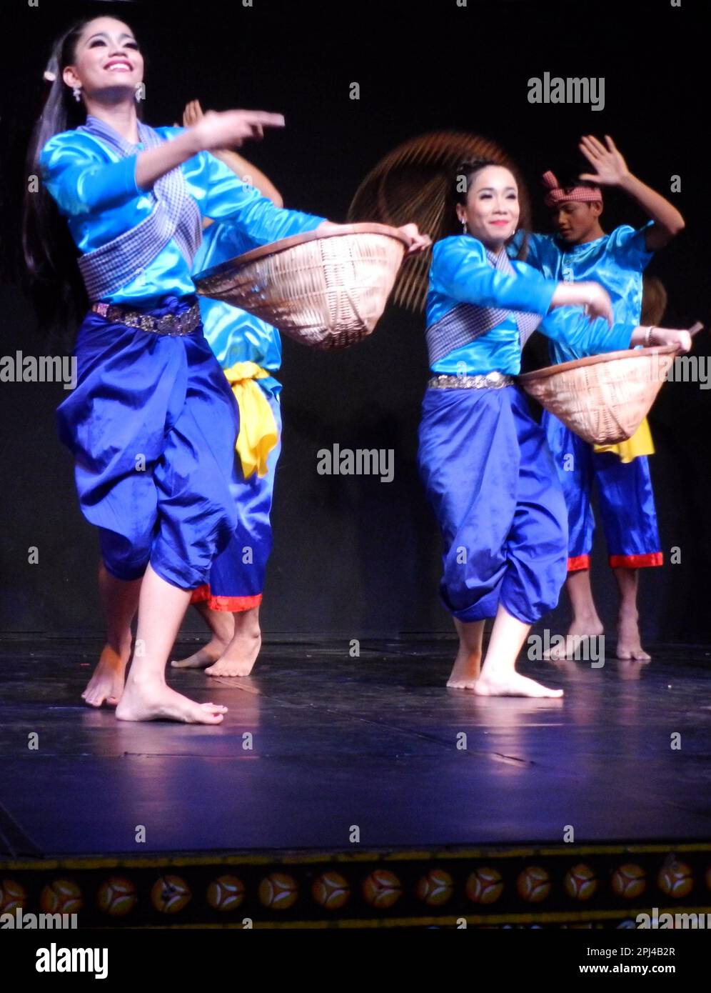 Khmer Classical Dances Hi Res Stock Photography And Images Alamy
