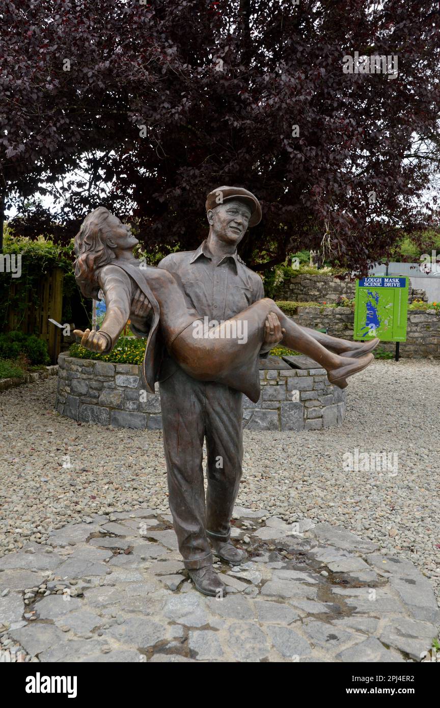 Ireland, County Mayo, Cong bronze statue of filmstars John Wayne and