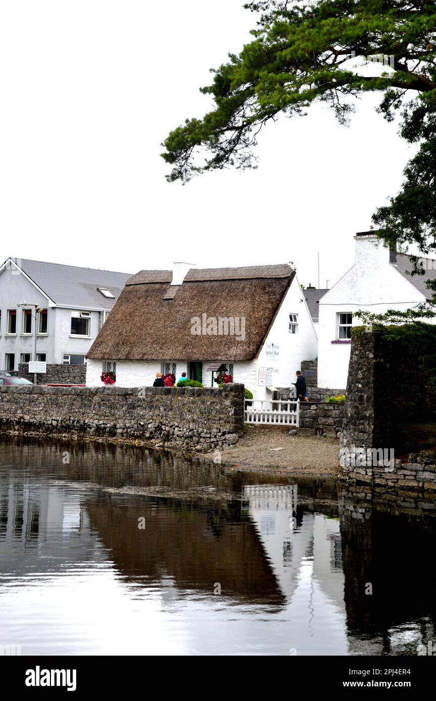 Ireland, County Mayo, Cong: the cottage, which was used in the filming of John Ford's 1952 film 'The Quiet Man' , has been turned into a museum. Stock Photo