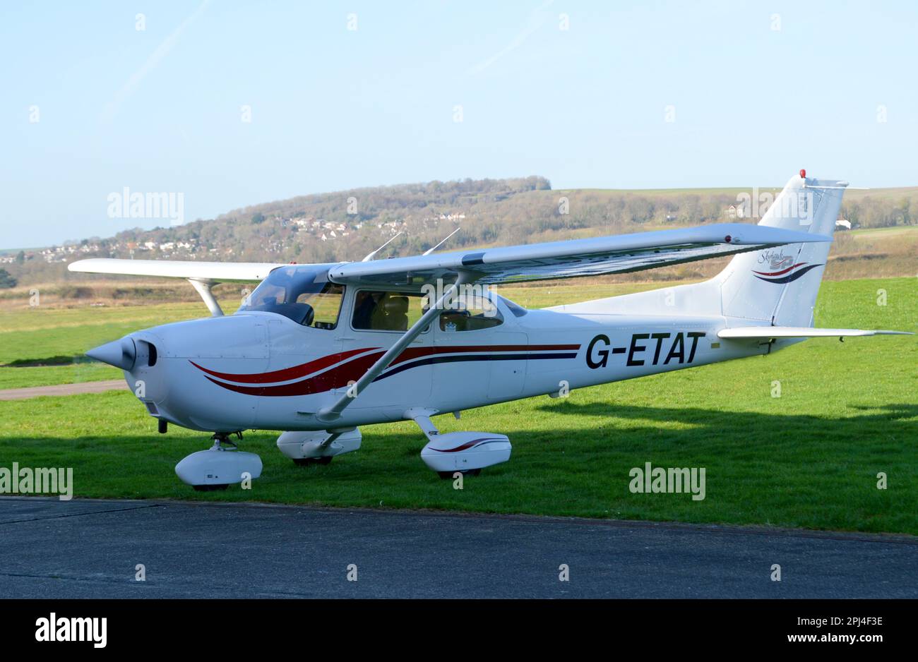 England, West Sussex, Shoreham: G-ETAT     Cessna 172S Skyhawk (c/n 8674) at Shoreham airport. Stock Photo