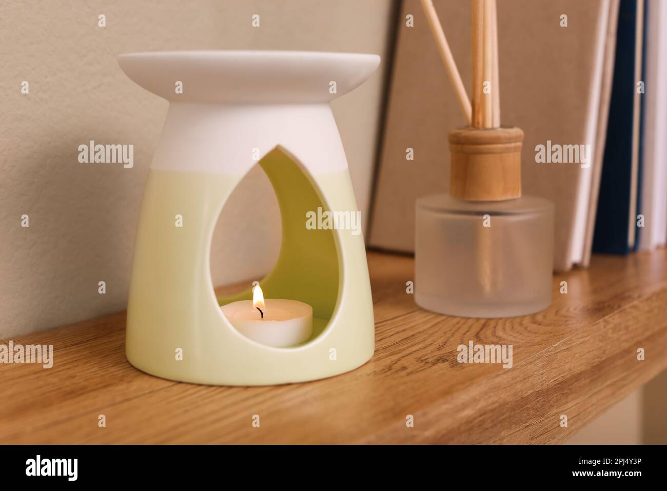Reed diffuser on shelf hi-res stock photography and images - Alamy