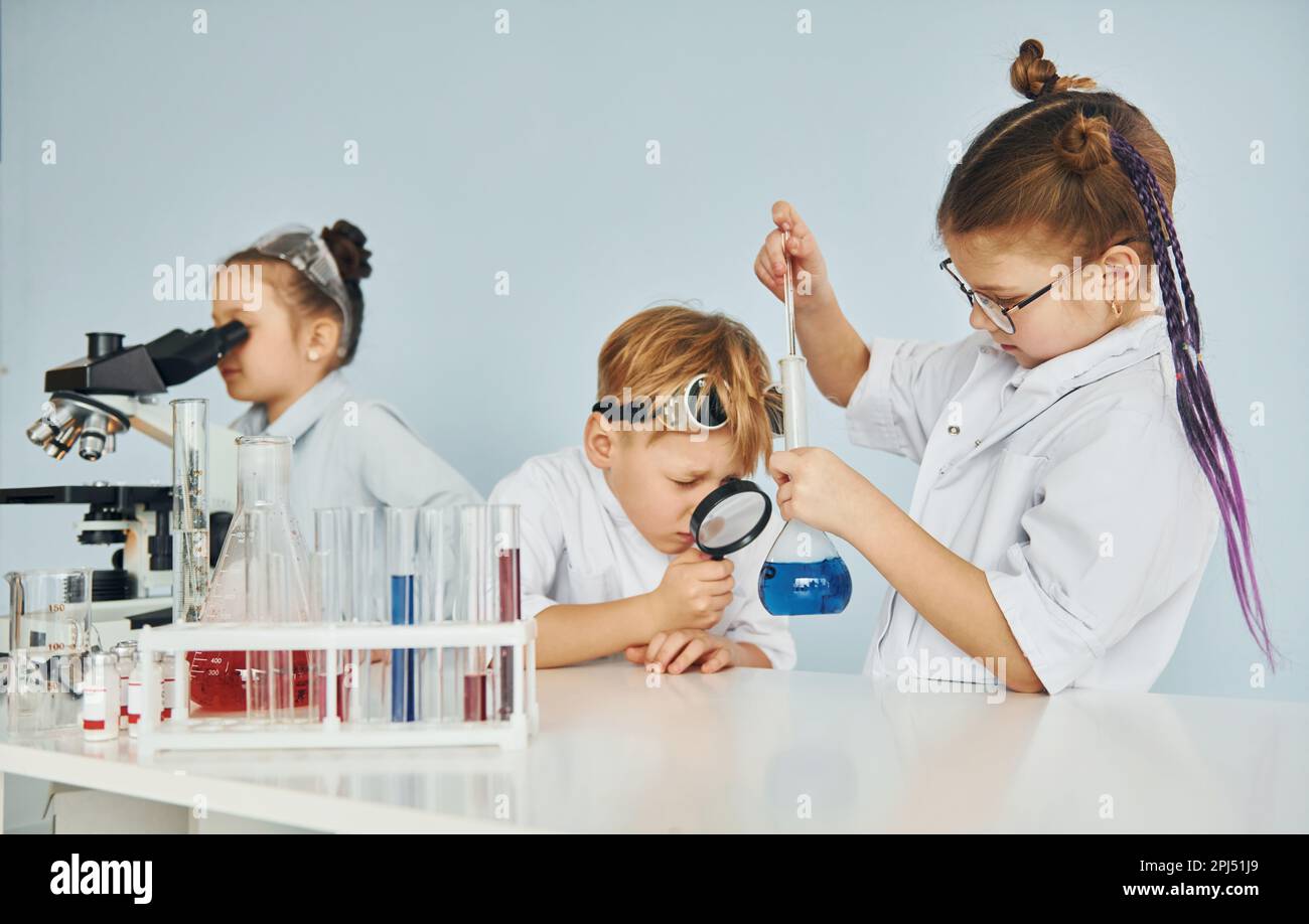 Kids using science lab equipment hi-res stock photography and images ...