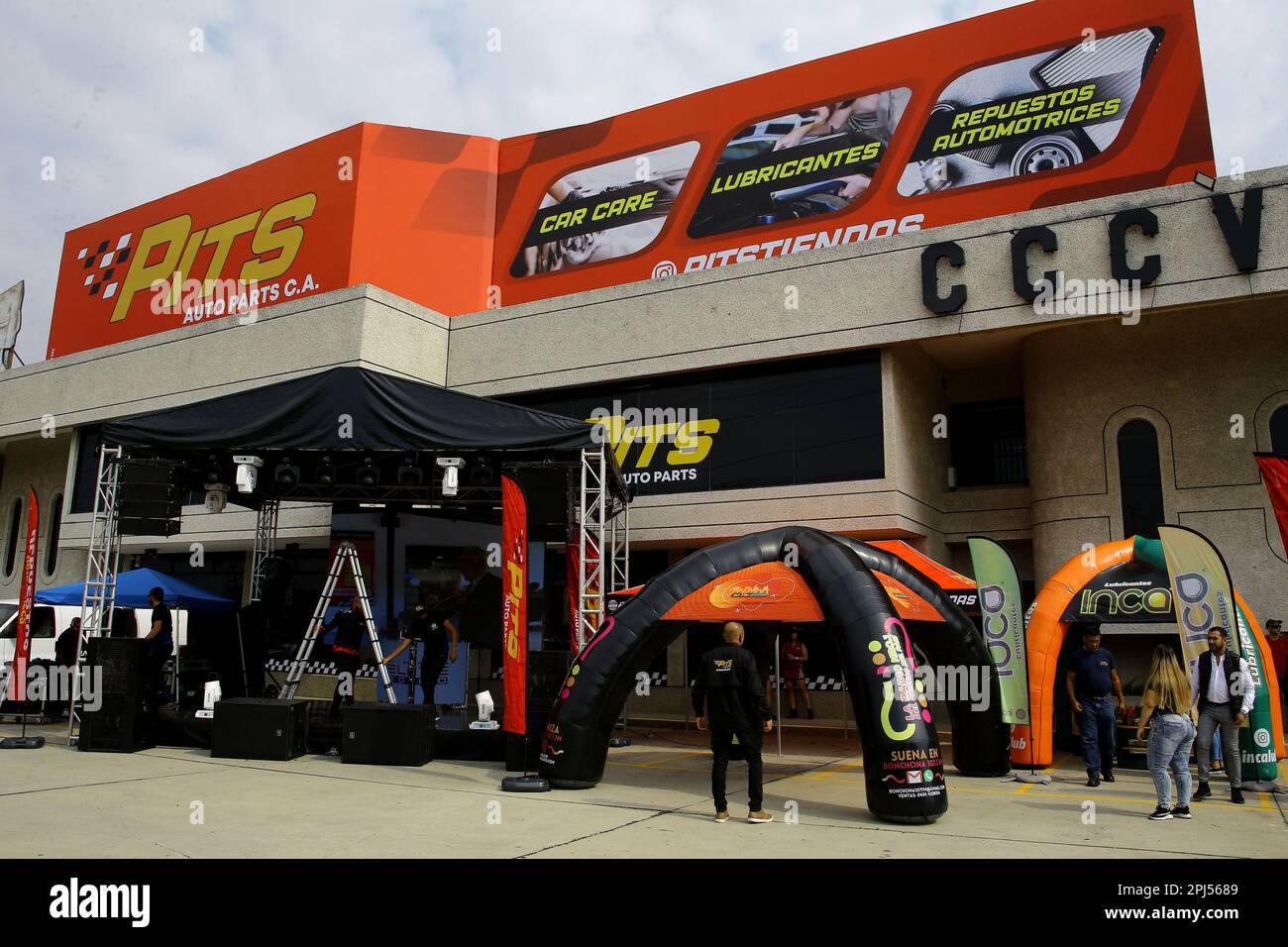 Vehicle pits hires stock photography and images Alamy